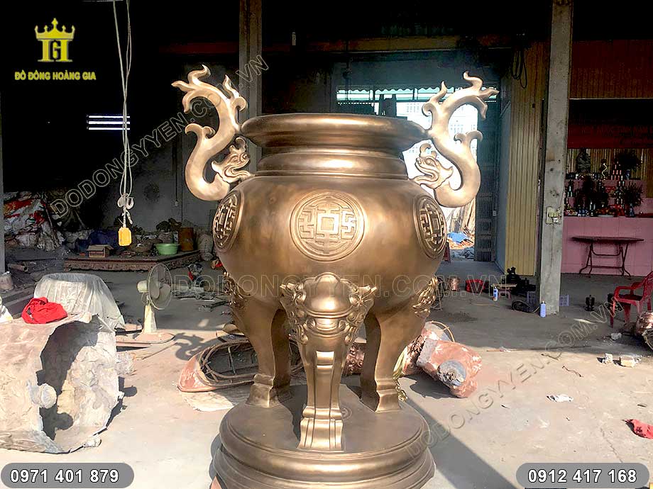 Mẫu lư hương đồng đỏ m&agrave;u nhũ dạng bầu tr&ograve;n được y&ecirc;u th&iacute;ch